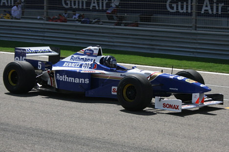 Denne bil var en af dem, der blev brugt af Damon Hill i 1996-sæsonen, hvor briten vandt verdensmesterskabet. Den bil, der vil kunne opleves i Mindeparken, vandt i 1996 tre Grand Prixer med Damon Hill bag rattet, og eksverdensmesteren kørte den selv senest ved en præsentation i 2010, da man fejrede 60 års jubilæet for VM i Formel 1. Bilen har en 3,5 liters Renault V10-motor, der når op til 17.000 omdrejninger, hvilket giver en fantastisk lyd.